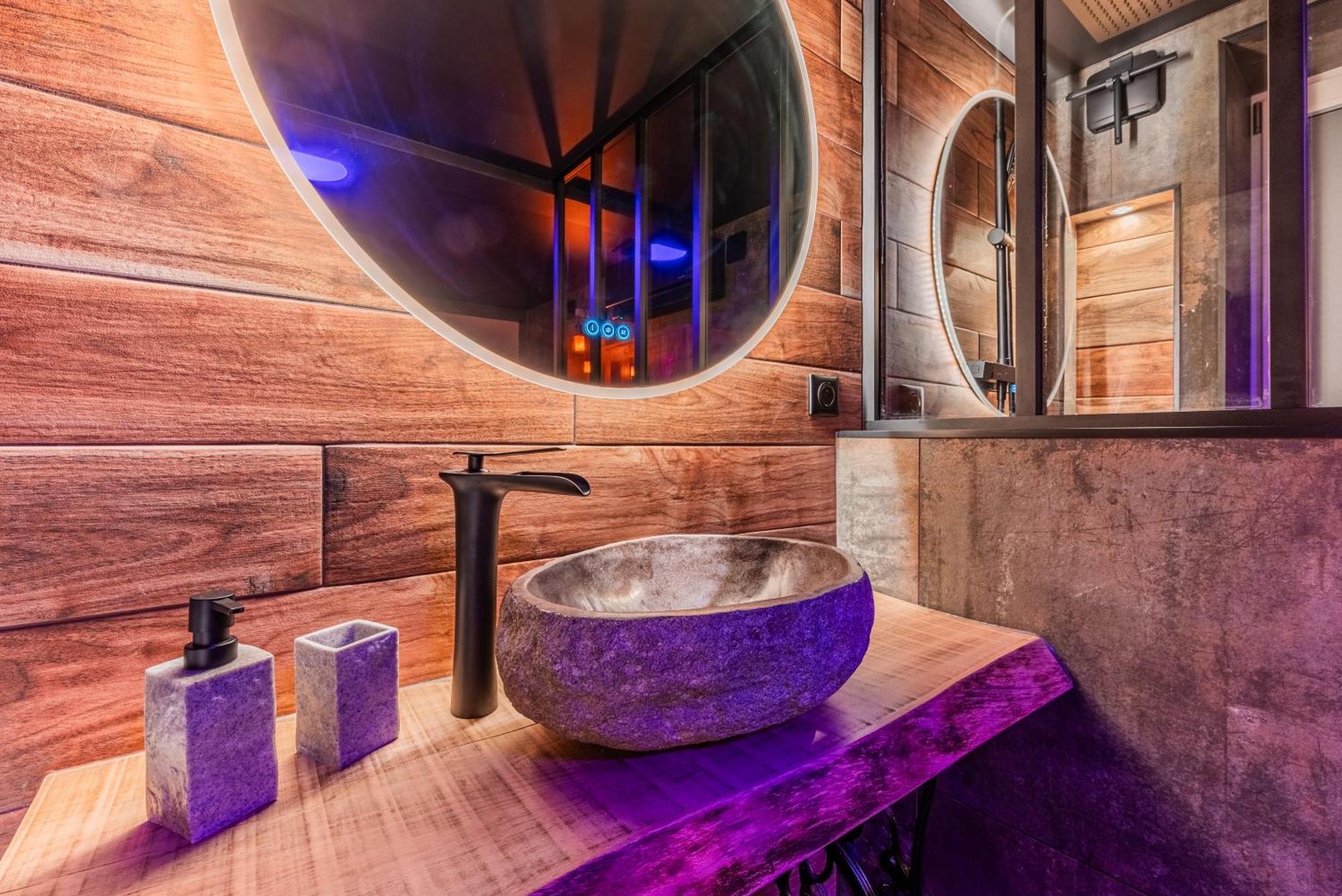Love Room And Luxe Sous Les Colombages D'Alsace Drusenheim Exterior photo